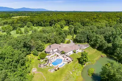 Image de Nouveau! * Gated 31 Acre Luxury Estate moderne * Piscine chauffée * Bain à remous * Salle de gym * Cinéma **