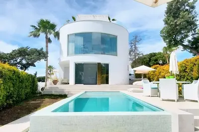 Image de Marbella beachside villa 'Torre De Marbesa' with amazing sea view!