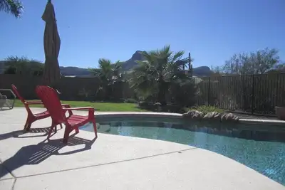 Image de Profitez de la paix et de la tranquillité de votre piscine privée à la base de Sombreo Peak.