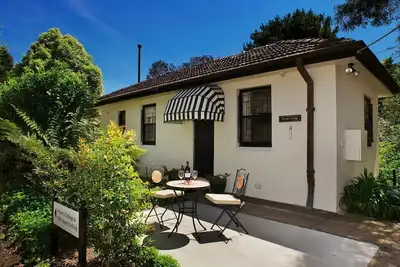 Image de St Raphael - Priest's Cottage Leura