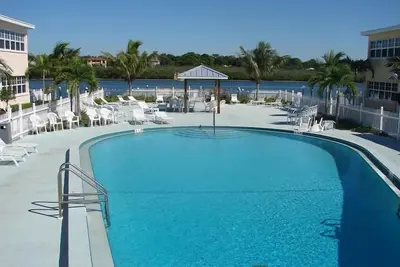 Image de Luxueux condo avec accès privé à la plage et de la jetée de pêche privé