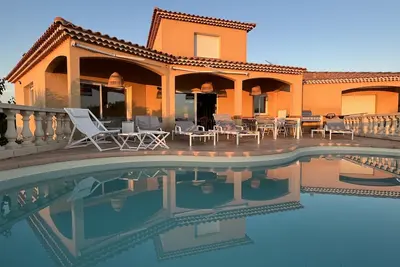 Image de Superb air-conditioned villa with private pool and breathtaking sea\/mountain views