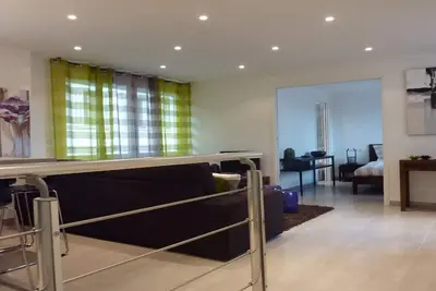 Image de ⭐ 2 Pièces 40M² + Climatisé + Centre ville + Parking + Tout confort