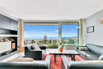 Image de Beau 2 P 63 m2 Magnifique Vue Mer -Wi Fi Clim- 7 Mn A Pied Gare. Comm. Plage