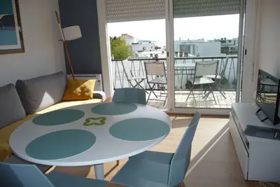 Image de A Royan, Bel appartement à 100 m de la plage et du centre ville avec aperçu mer