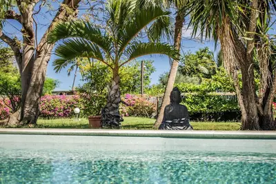Image de Large villa **** beachfront with pool