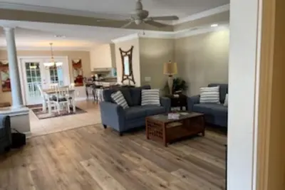 Image de Coastal Haven- seulement 4 pâtés de maisons de la plage! ! ! ! Qu'est-ce que tu attends?