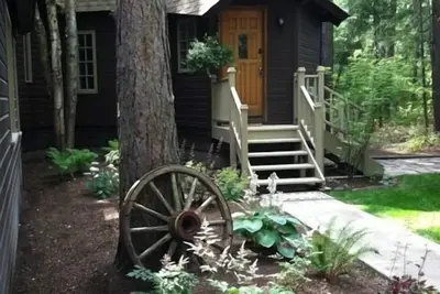 Image de Maison personnalisée dans un excellent emplacement avec bain à remous extérieur