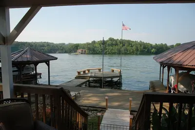 Image de Lakefront! Main Deck Lake Hamilton Grands ponts et quai pour bateaux! Vue spectaculaire!