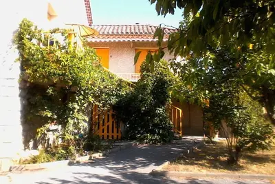 Image de Maison ENSOLEILLÉE, Terrain ARBORÉ