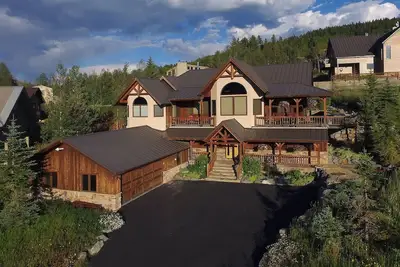Image de 4 Bdrm, 3. 5 Bath Maison de montagne de luxe! Vues expansives! 10 personnes