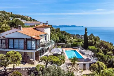 Villa avec piscine chauffée pour 11 personnes avec vue sur la mer