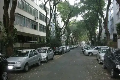 Image de Copacabana Season, 2 pâtés de maisons de la plage et du métro, Posto 4, chambre et salon, séparé