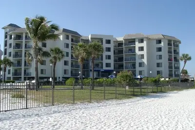 Image de Ultimate St Pete Beach Front Condo de location # 101 ** Demandez notre $ Pecial $ **