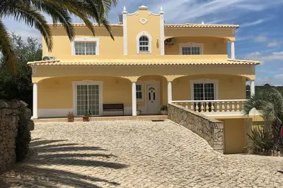 Image de Magnifique villa: piscine chauffée située sur les collines, vue spectaculaire