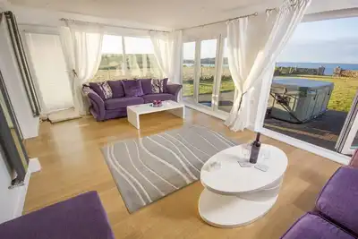 Cottage Villa de luxe avec jacuzzi Jacuzzi et une vue imprenable sur la mer ininterrompue!
