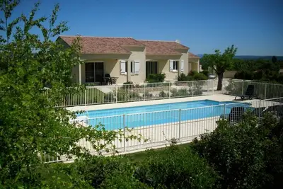 Maison climatisée: 5 person. , Piscine, animal accepté, Gard limite Ardèche, Uzès