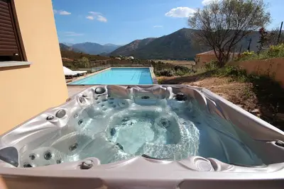 Image de Villa spacieuse&moderne (piscine chauffée, spa, jardin vue mer, 500m des plages)