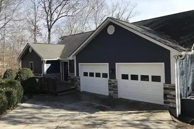 Image de Bord de l'eau maison de Norris Lake (5bd \/ 4ba). Regardez la description pour les tarifs spéciaux