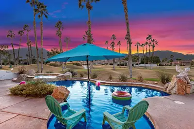 Image de Pga West, maison de piscine relaxante avec vue!
