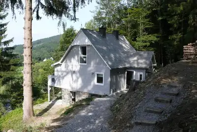 Image de Luxueuse maison de vacances dans un endroit isolé sur la \/ lisière de la forêt de montagne