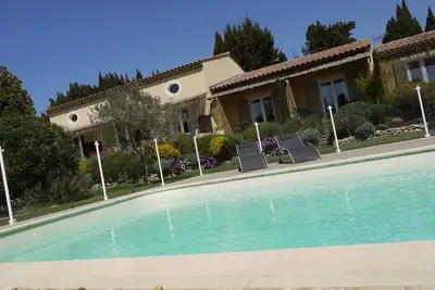 Image de 5 ch et suites avec 5sdb Mas de charme à Maussane les alpilles calme et intimité