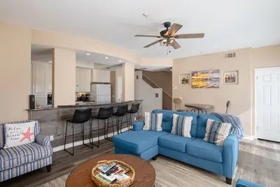 Image de Profitez de la vue sur l'océan Pacifique bleu sur un balcon privé au centre-ville de Pismo!