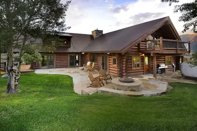 Image de Belle maison de campagne en bois! Hot Tub, Fire Pit, Fabulous Yard!