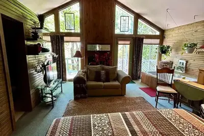 Image de Moonflower Mountain Top Cabin près du lac des castors