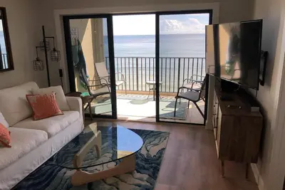 Luxueux condo penthouse avec vue sur l'océan, le rivage et l'intercostal
