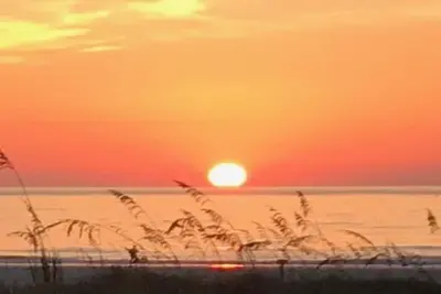Image de Condo au rez-de-chaussée Oceanfront Complex bain à remous et piscines à quelques pas