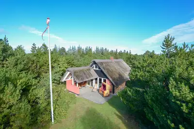 Image de Child-friendly thatched cottage on a large plot. Natural property from private owner