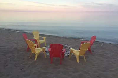 Image de Lake Michigan Beach Home w / 107 'de plage de sable privée! Animaux acceptés! 🐾
