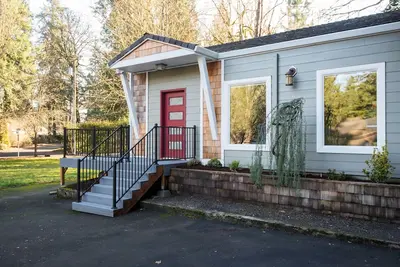 Image de Maison d'hôtes neuve avec patio au bord de la rivière