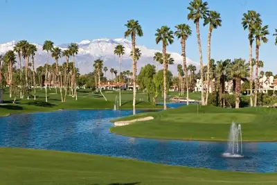 Image de Palm Desert Home w / Superbes vues sur la montagne, le lac et la piscine sur le parcours de golf!