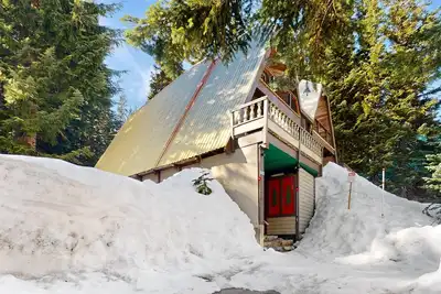 Image de Ski-in \/ out duplex A-cadre avec terrasse, poêle à bois et foyer-petit chien Ok