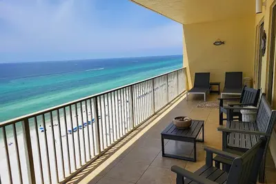 Image de Récemment rénové et magnifique au 12ème étage comprend le service de plage