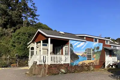 Image de Petite maison dans l'historique Noyo Harbor / terrasse meublée, vues et sons impressionnants