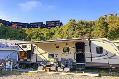 Image de Dans le port de Noyo - Caravane de tourisme / terrasse meublée Neuf
