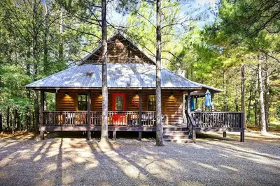 Image de Shear Pleasure-Luxury Couples Cabin, 4 personnes, bain à remous, cheminées, WiFi, télévision directe