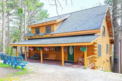 Image de Branson Missouri luxe Log Cabin sur Quiet forĂŞt Pine Ridge-dessus du lac, Jacuuzi