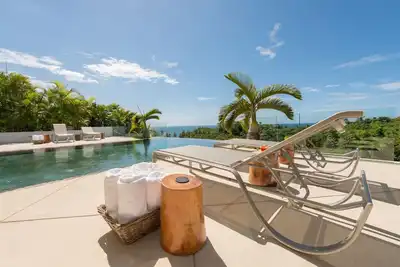 Image de Casa Phil - Ocean View Moderne, Luxe Contemporain - Promenade à la plage