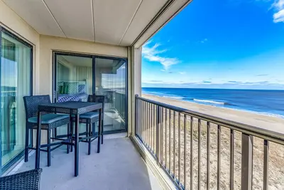 Image de Midfront Oceanfront et des vues incroyables! 9/12 à 9/14 ouvert