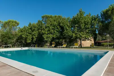 Image de Ferme en Toscane - Trilo 4\/6 p. piscine wifi jardin parking restaurant
