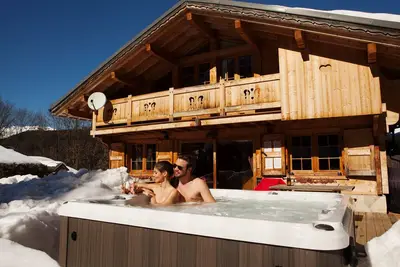 Image de Chalet Chamonix, 2 km des Pistes, Sauna, Jacuzzi, CHEMINÉE, Wifi, 10 Pers.