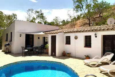 Image de Villa privée récemment rénovée avec vue spectaculaire sur la campagne, piscine privée et jardin