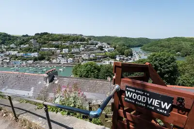 Image de Maison récemment rénovée avec bel espace extérieur et vue sur la rivière.