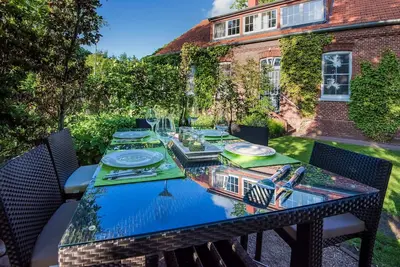 Image de Arrêt? Détendez-vous? Vacances? Au milieu de la Frise orientale - une maison avec tout le confort