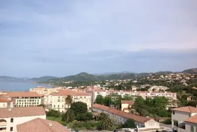 Image de T2 Très calme, proche des plages et du centre ville, vue mer et montagne