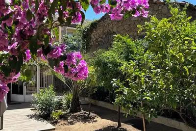 Image de 12 mn de la mer et de sentiers de randonnées agréable maison dans village Corse